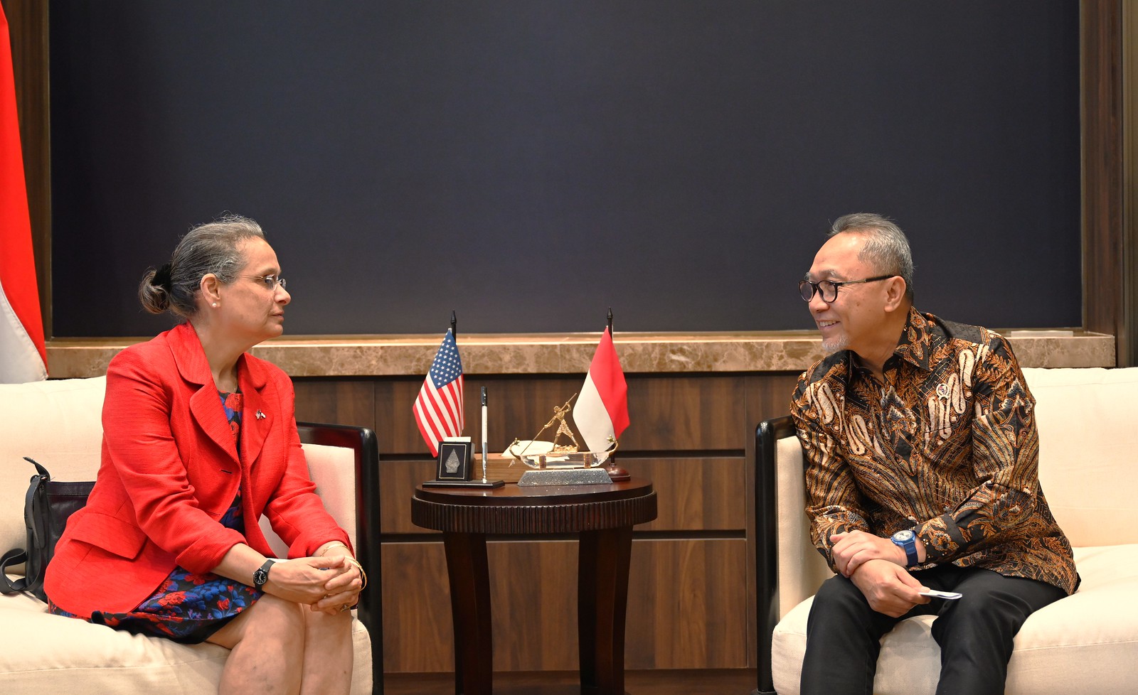 Duta Besar AS untuk Indonesia Kamala Shirin Lakhdhir bertemu dengan Menteri Perdagangan RI Zulkifli Hasan
